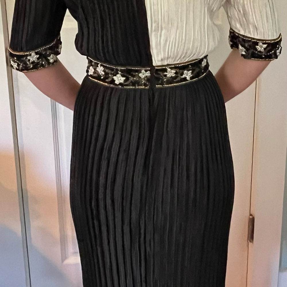 Vintage Bergorf Goodman Cream and Black Sheath Dress with Embellished Waist - Picture 2 of 5